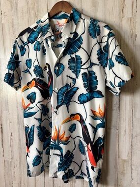 Retro Rifle  White Short-Sleeve Shirt‎ with Teal Leaves & Orange Toucan Print
